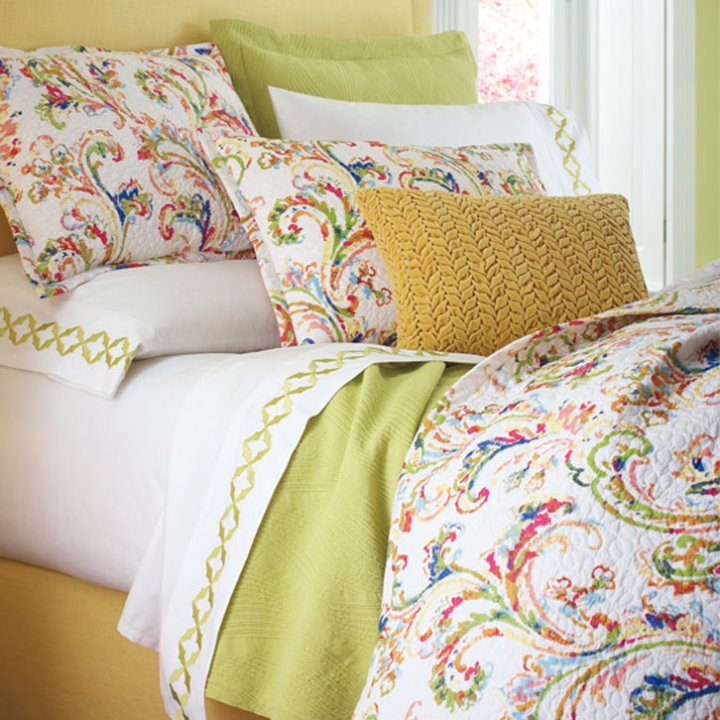 freesia-duvet-with-pillows